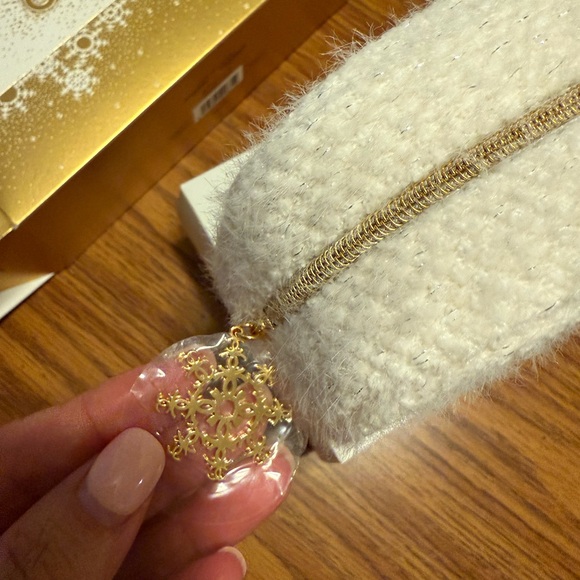 Chanel Cream Textured Pouch with Gold Logo - Picture 3 of 5
